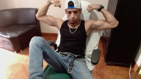 Snapshot of brunocuttie94 chatting on May 10, 7:30 pm Join my fan club here 150 tokens a month online show from May 10, 7:30 pm
