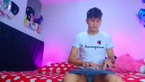 BRYAM INDEPENDENT MODEL online show from March 1, 10:56 pm