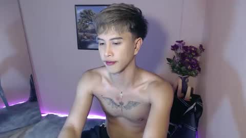 Snapshot of bryan_________ chatting on October 12, 12:37 pm BRYAN  JEMY online show from October 12, 12:37 pm