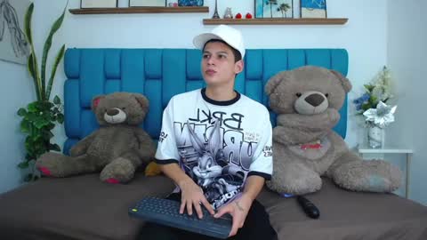 Snapshot of bryan_hotty chatting on February 28, 11:33 am Bryan online show from February 28, 11:33 am