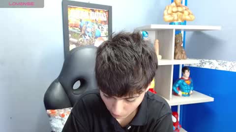 Snapshot of bryce_evans chatting on December 24, 6:06 pm B R Y C E  online show from December 24, 6:06 pm