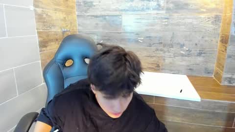 Snapshot of bryce_evans chatting on February 23, 3:29 pm B R Y C E  online show from February 23, 3:29 pm