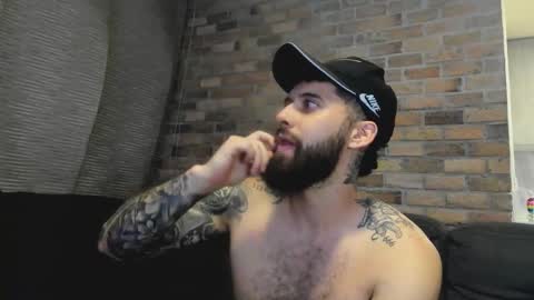 Snapshot of bryson_jace1 chatting on November 19, 2:11 am Bryson Jace online show from November 19, 2:11 am