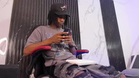 Snapshot of bryxxxon1 chatting on September 22, 5:37 pm Bryxon online show from September 22, 5:37 pm