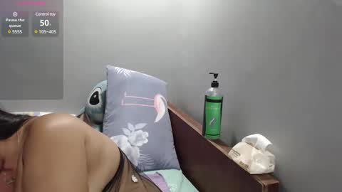 Snapshot of bubblebuttpinay chatting on February 4, 3:33 am Sunshine online show from February 4, 3:33 am