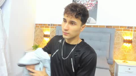 Snapshot of buddy_whitte chatting on January 17, 11:27 am Buddy Whitte online show from January 17, 11:27 am