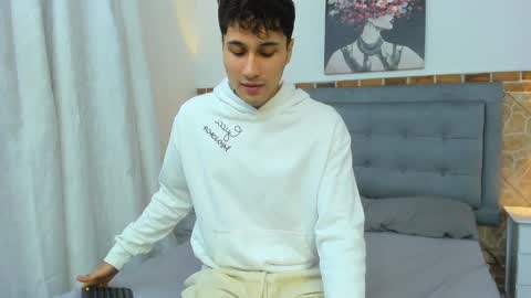 Snapshot of buddy_whitte chatting on January 19, 11:45 am Buddy Whitte online show from January 19, 11:45 am