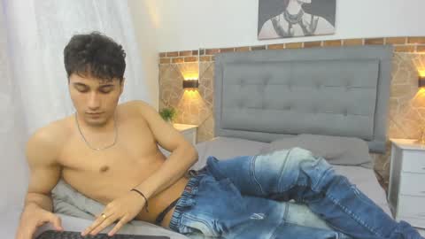 Snapshot of buddy_whitte chatting on January 20, 5:37 pm Buddy Whitte online show from January 20, 5:37 pm