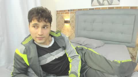 Snapshot of buddy_whitte chatting on January 21, 2:26 pm Buddy Whitte online show from January 21, 2:26 pm