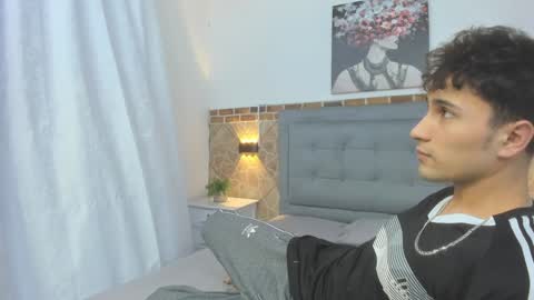 Snapshot of buddy_whitte chatting on January 23, 2:17 pm Buddy Whitte online show from January 23, 2:17 pm