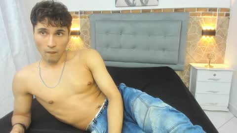 Snapshot of buddy_whitte chatting on January 29, 2:32 pm Buddy Whitte online show from January 29, 2:32 pm