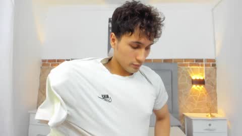 Snapshot of buddy_whitte chatting on February 2, 5:26 pm Buddy Whitte online show from February 2, 5:26 pm