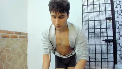 Snapshot of buddy_whitte chatting on February 10, 2:26 pm Buddy Whitte online show from February 10, 2:26 pm