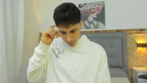 Snapshot of buddy_whitte chatting on February 12, 11:18 am Buddy Whitte online show from February 12, 11:18 am