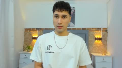 Snapshot of buddy_whitte chatting on February 13, 11:28 am Buddy Whitte online show from February 13, 11:28 am