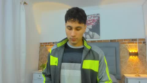 Snapshot of buddy_whitte chatting on February 14, 11:21 am Buddy Whitte online show from February 14, 11:21 am