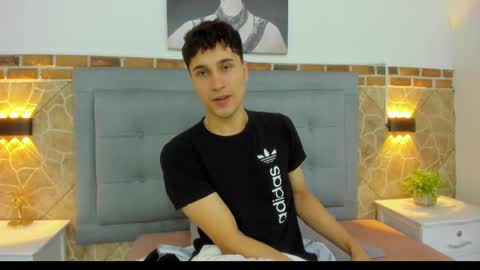 Snapshot of buddy_whitte chatting on February 23, 11:33 am Buddy Whitte online show from February 23, 11:33 am