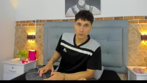 Snapshot of buddy_whitte chatting on February 24, 12:59 pm Buddy Whitte online show from February 24, 12:59 pm