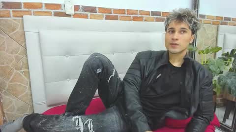 Snapshot of buddy_whitte chatting on September 21, 11:45 am Buddy Whitte online show from September 21, 11:45 am