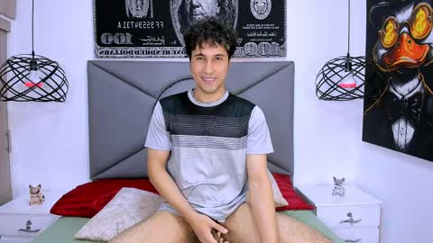 Snapshot of buddy_whitte chatting on April 7, 7:03 pm Buddy Whitte online show from April 7, 7:03 pm