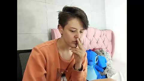 Snapshot of bug2025 chatting on October 28, 5:00 am bug2025 online show from October 28, 5:00 am