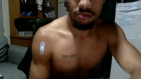 Snapshot of bulaboy27 chatting on January 2, 2:35 pm meaty man online show from January 2, 2:35 pm