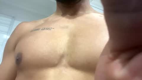 Snapshot of bulaboy27 chatting on January 16, 6:14 am meaty man online show from January 16, 6:14 am