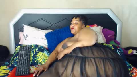 Snapshot of bulkyyass4u chatting on September 18, 12:01 am bulkyyass4u online show from September 18, 12:01 am