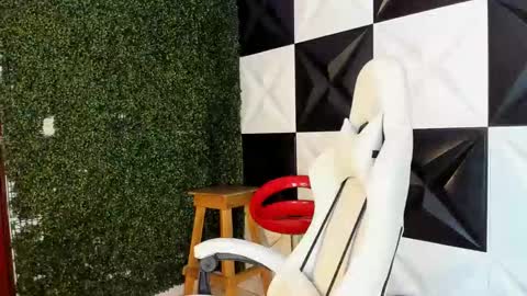 bull_cam online show from November 1, 5:04 pm