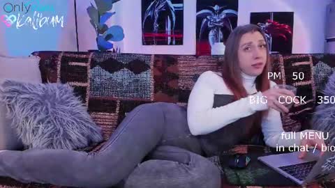 Snapshot of bumbum_kalibum chatting on June 26, 10:58 pm Ivan online show from June 26, 10:58 pm