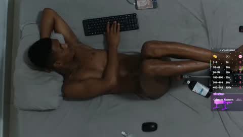 Snapshot of bunniies_ chatting on February 5, 12:37 am online show from February 5, 12:37 am