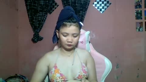 Snapshot of bunny_flower18 chatting on June 16, 6:38 am bunny_flower18 online show from June 16, 6:38 am