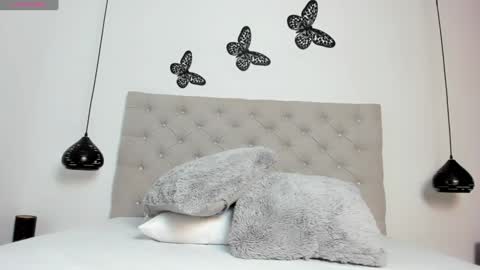 Snapshot of bunny_maxxi chatting on December 6, 1:00 pm bunny online show from December 6, 1:00 pm