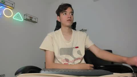 Snapshot of bunny_maxxi chatting on November 17, 12:22 pm bunny online show from November 17, 12:22 pm