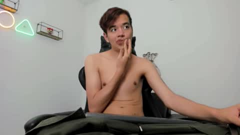 Snapshot of bunny_maxxi chatting on December 1, 12:21 pm bunny online show from December 1, 12:21 pm