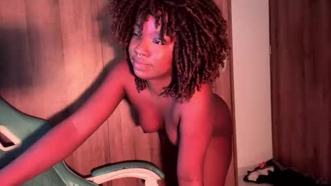 Snapshot of bunny_secrets chatting on October 7, 8:39 pm Isa online show from October 7, 8:39 pm