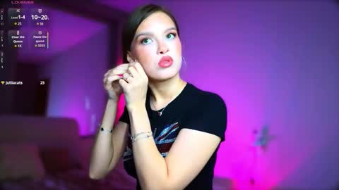 Snapshot of bunnyblondeone chatting on February 26, 6:18 pm bunnyblondeone online show from February 26, 6:18 pm