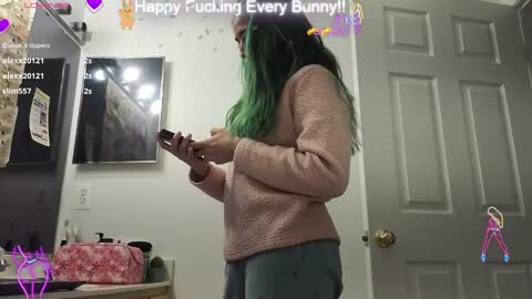 Snapshot of bunnycheekz chatting on January 30, 12:29 am Tokki  bunny  online show from January 30, 12:29 am