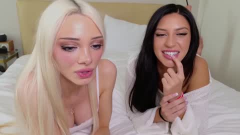 Stella online show from January 18, 8:01 pm