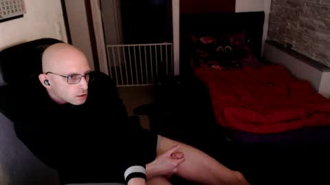 bunnydollstellas_toyboy online show from April 3, 2:09 am