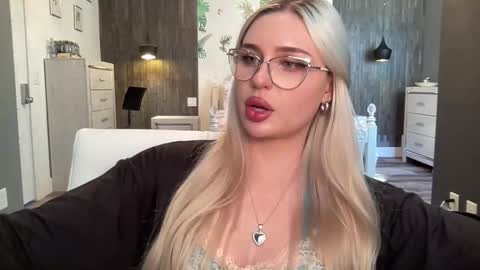 Snapshot of bunnykhalessi chatting on October 20, 9:59 pm OnlyFans BunnyKhalessi online show from October 20, 9:59 pm