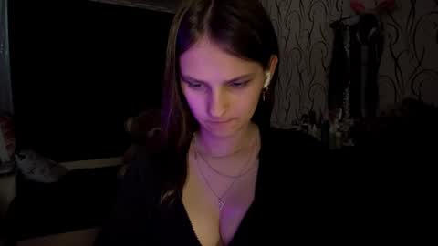 Snapshot of bunnytrussel chatting on June 21, 6:05 am Bella online show from June 21, 6:05 am