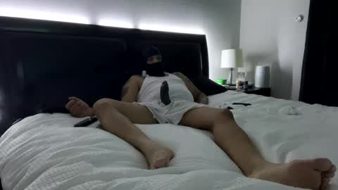 Snapshot of bunz627 chatting on February 11, 5:16 am Iam King online show from February 11, 5:16 am