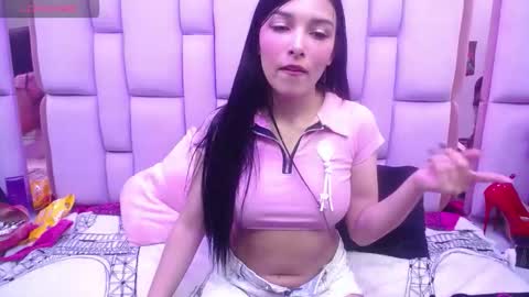 burbuja pink  online show from November 26, 3:40 am