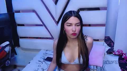 Snapshot of burbuja_pink_ chatting on January 18, 4:05 am burbuja pink online show from January 18, 4:05 am