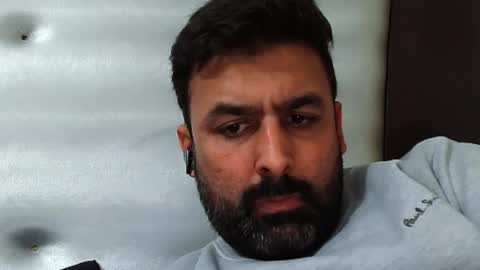 Hairy Arabian online show from December 1, 5:40 pm