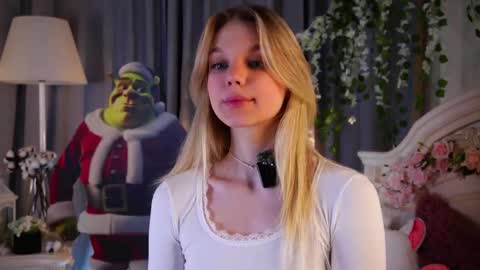 Snapshot of burnletitallburn chatting on December 21, 3:30 pm Jessica online show from December 21, 3:30 pm