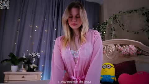 Snapshot of burnletitallburn chatting on February 10, 3:38 pm Jessica online show from February 10, 3:38 pm