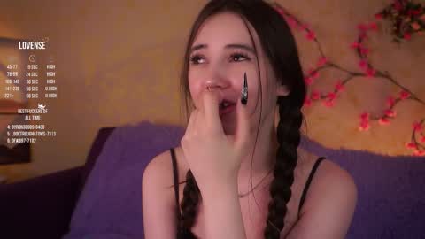 Snapshot of burnletitallburn chatting on April 12, 7:57 am Jessica online show from April 12, 7:57 am