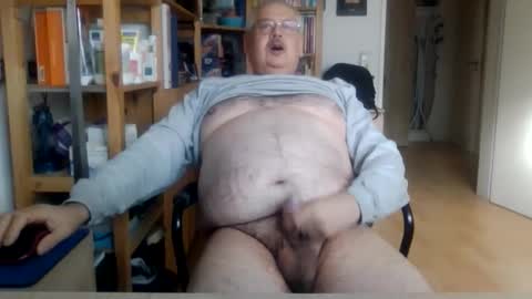 Snapshot of busibaer666 chatting on November 4, 1:32 pm busi online show from November 4, 1:32 pm